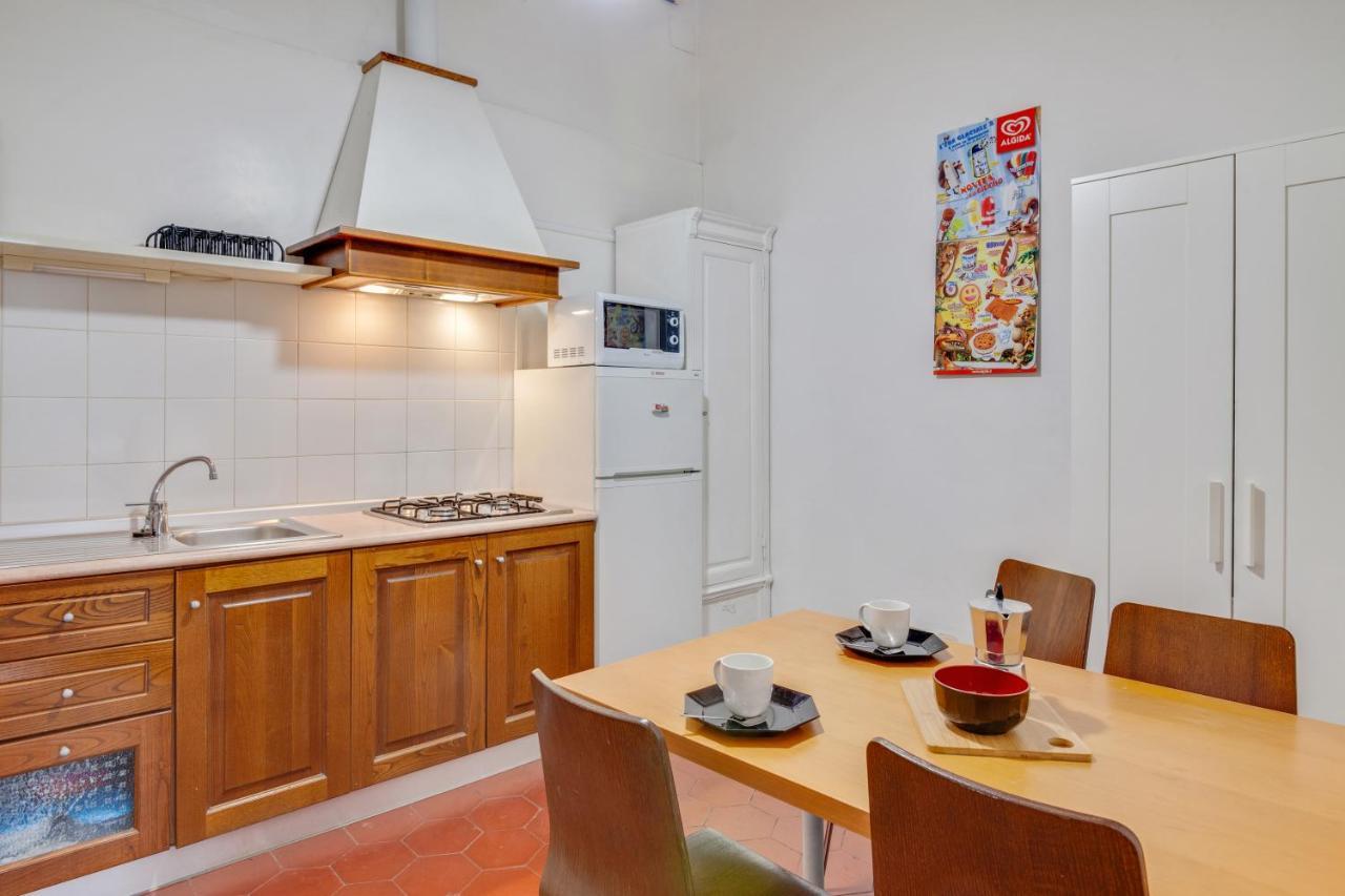 Porta Rossa Apartments Near Ponte Vecchio ฟลอเรนซ์ ภายนอก รูปภาพ