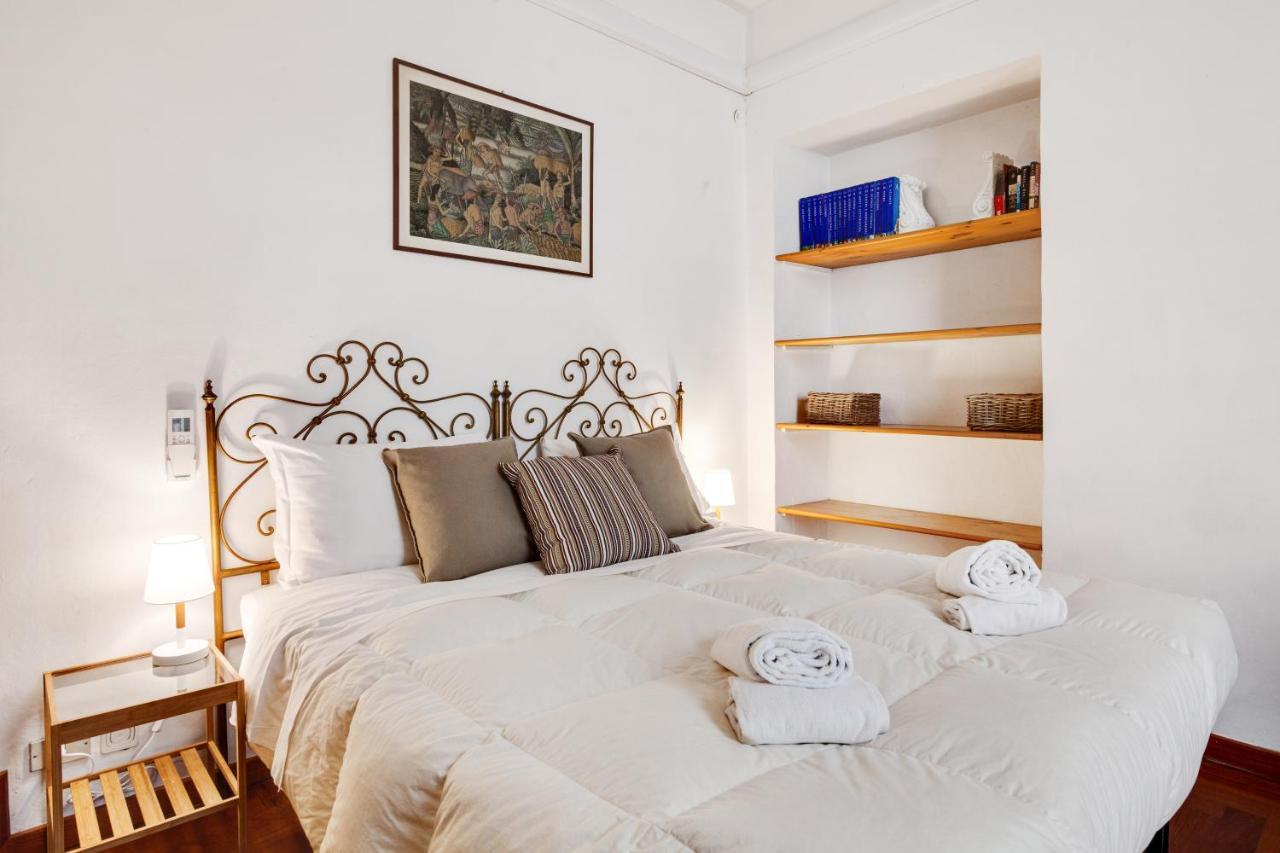 Porta Rossa Apartments Near Ponte Vecchio ฟลอเรนซ์ ภายนอก รูปภาพ